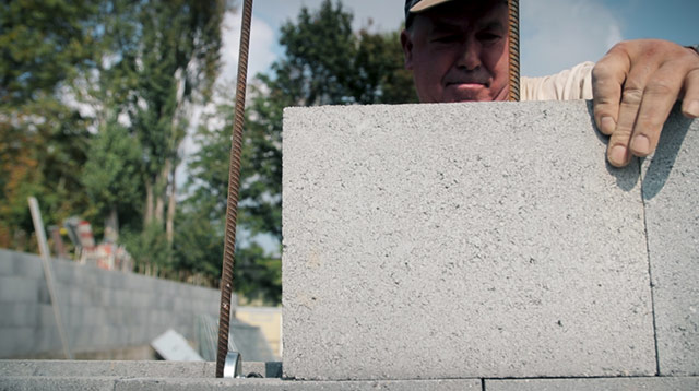 Stein für Stein: Die Mauer wächst